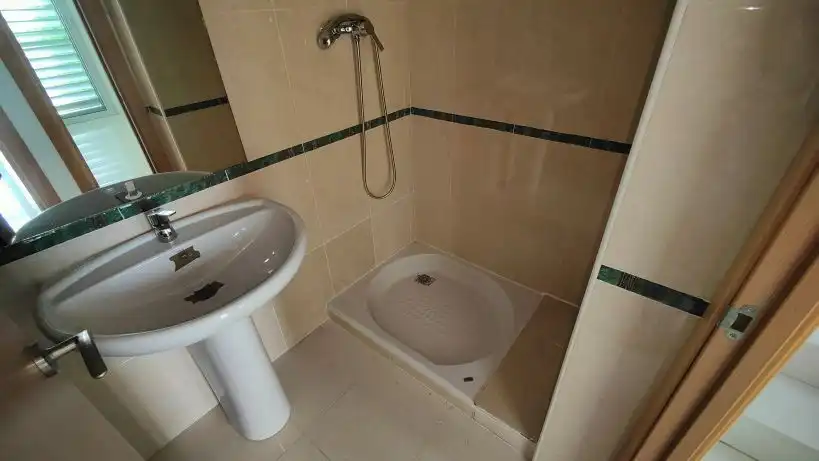 Badezimmer von Maisonette zum Verkauf in Sant Pere de Ribes mit Klimaanlage, Heizung und Privatgarten