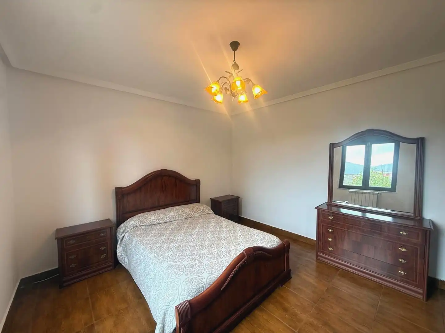 Habitación de Casa adosada en venta en Avilés con Calefacción, Jardín privado y Terraza