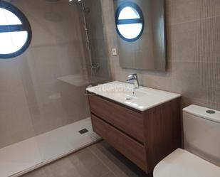 Bathroom of Flat to rent in  Madrid Capital  with Air Conditioner, Heating and Parquet flooring