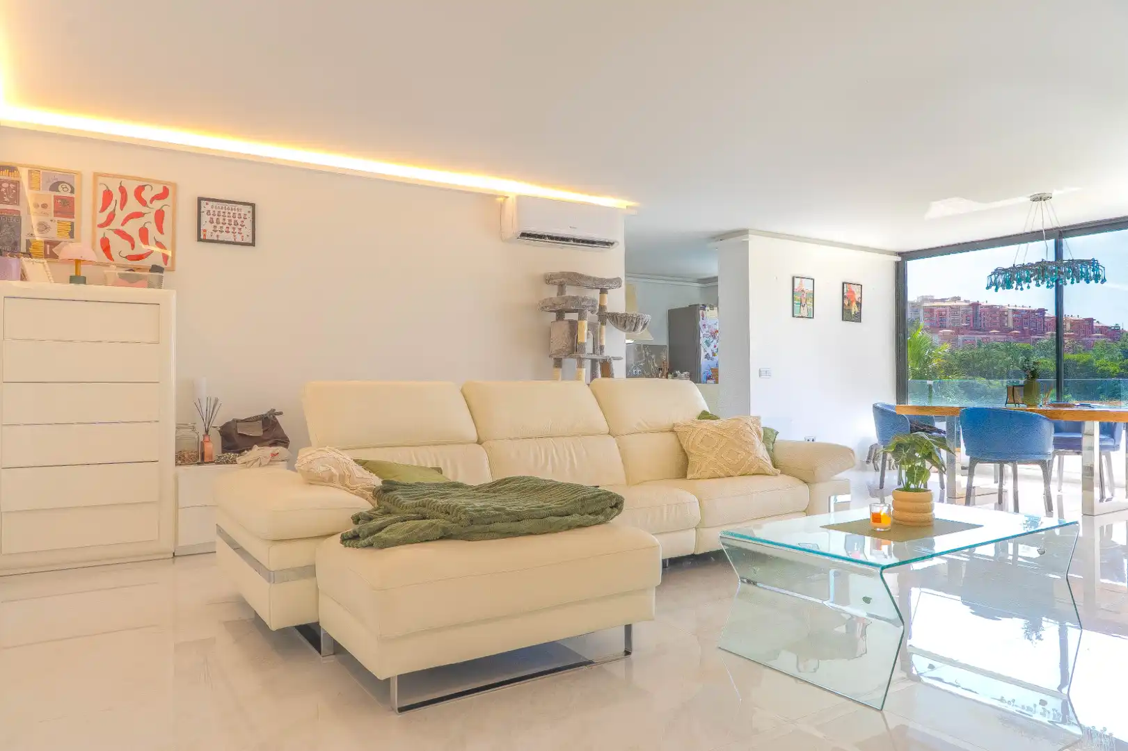 Sala d'estar de Casa o xalet en venda en Benalmádena amb Aire condicionat, Calefacció i Jardí privat