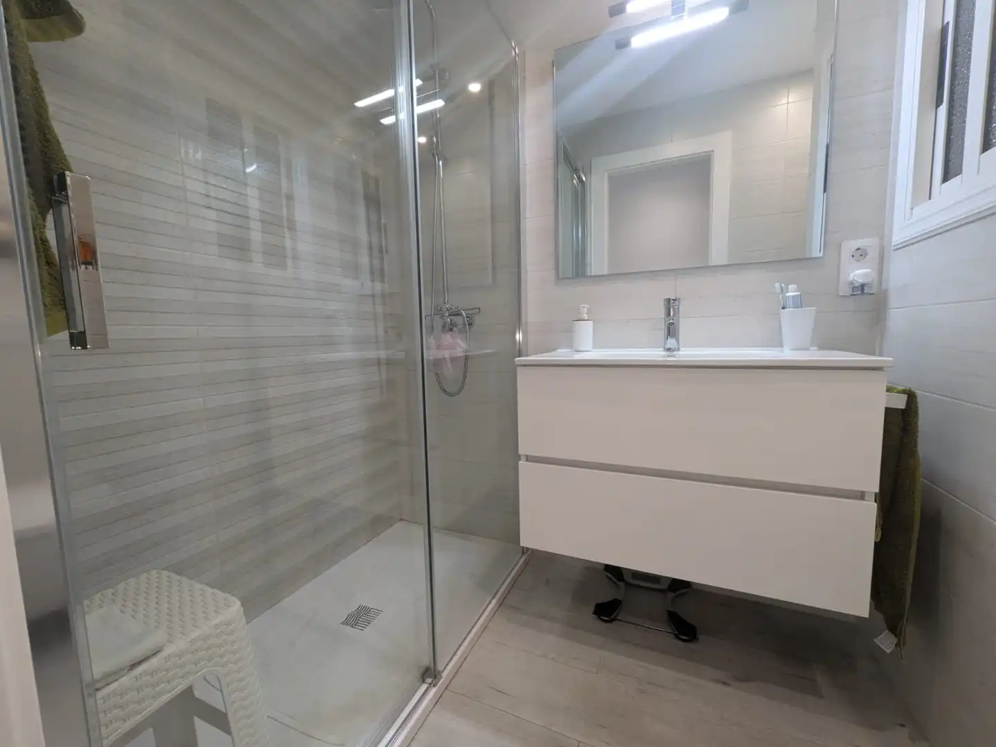 Bathroom of Flat for sale in Sant Joan Despí  with Air Conditioner, Heating and Parquet flooring