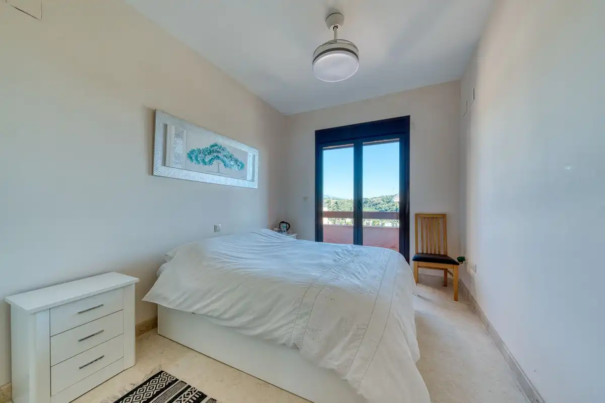 Habitación de Casa adosada en venta en Estepona con Aire acondicionado, Terraza y Piscina comunitaria