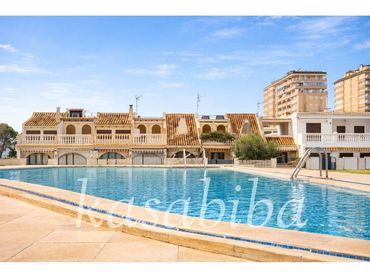 Adosado con piscina en venta en Calle Olivera