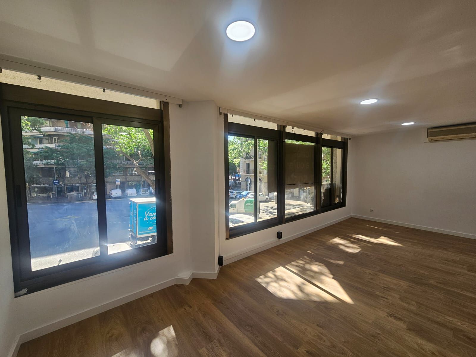 Exterior view of Office for sale in  Barcelona Capital