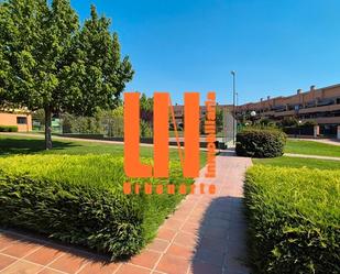 Vista exterior de Pis de lloguer en Villanueva de la Cañada amb Calefacció, Jardí privat i Parquet
