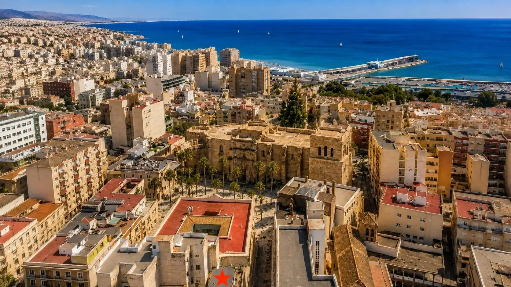 Vista exterior de Piso en venta en Almería con Aire acondicionado, Calefacción y Balcón