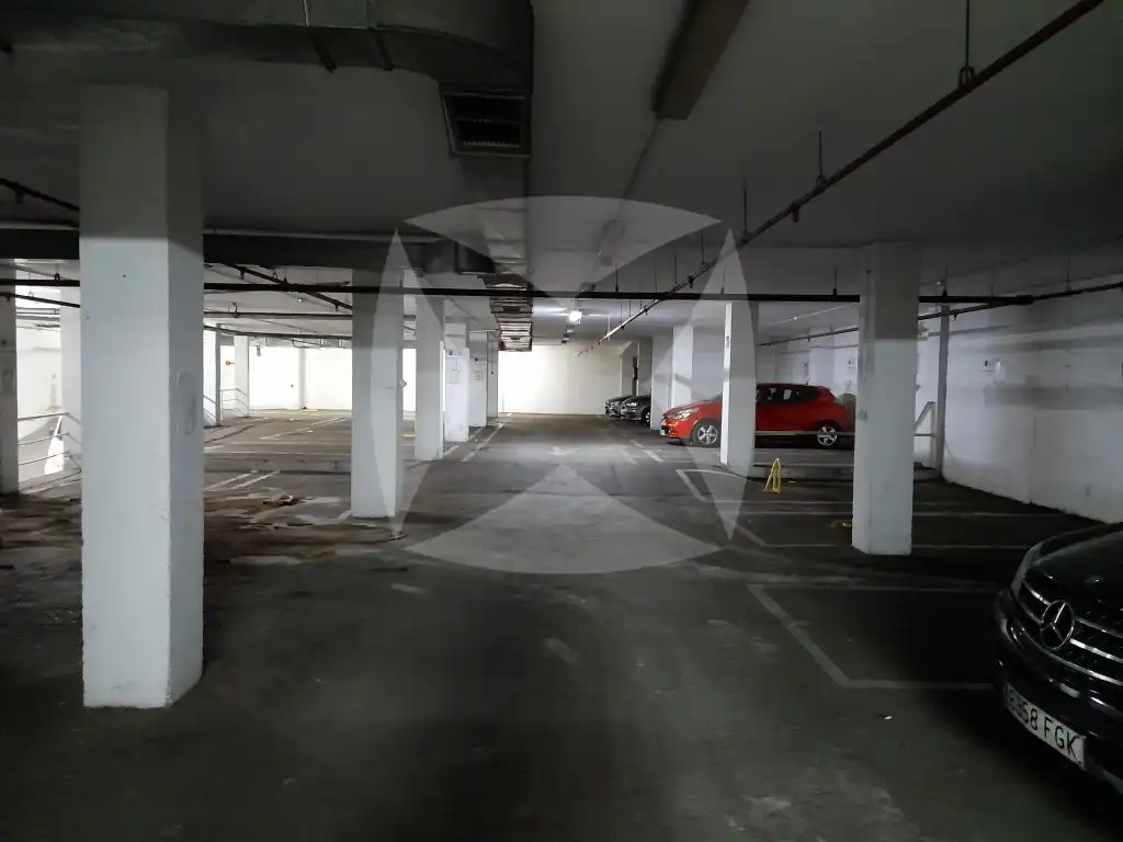 Parkplatz von Garage zum Verkauf in Badajoz