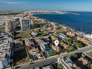 Xalet amb balcó en venda a Calle Mar Rojo 2