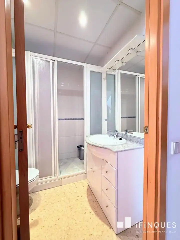 Baño de Casa o chalet en venta en Castellar del Vallès con Aire acondicionado, Calefacción y Jardín privado