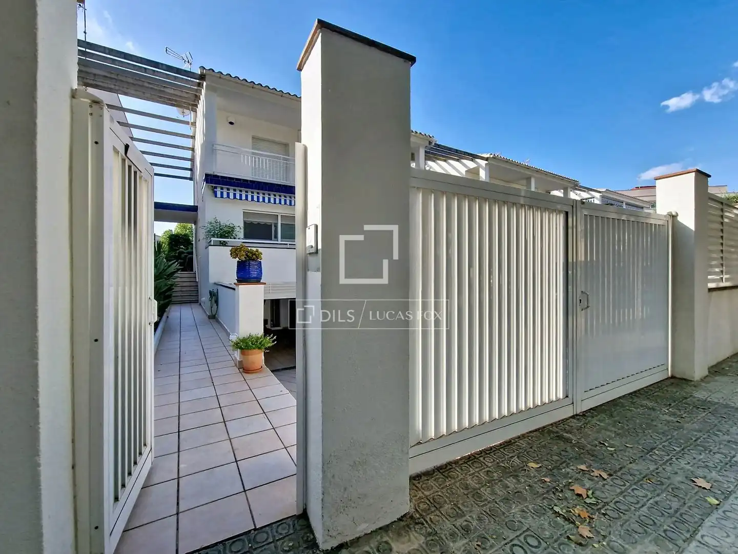 Exterior view of Houses for sale in Vilanova i la Geltrú  with Air Conditioner, Heating and Private garden