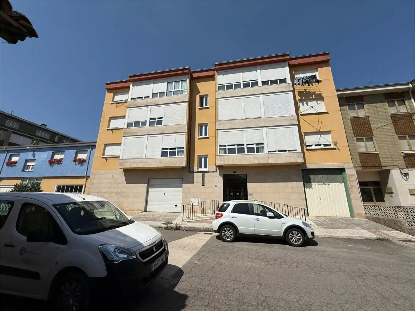 Vista exterior de Pis en venda en Campoo de Enmedio amb Parquet, Traster i Moblat