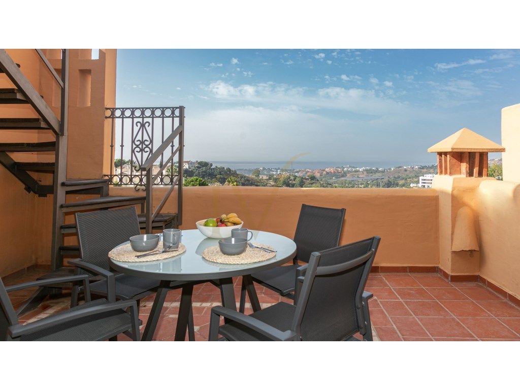 Terrace of Attic for rent in Benahavís  with Air Conditioner, Terrace and Community pool