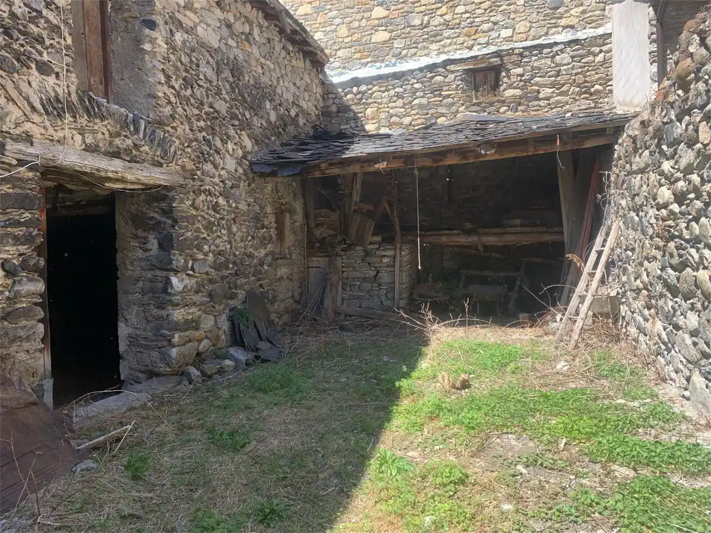 Vista exterior de Casa adosada en venta en Benasque