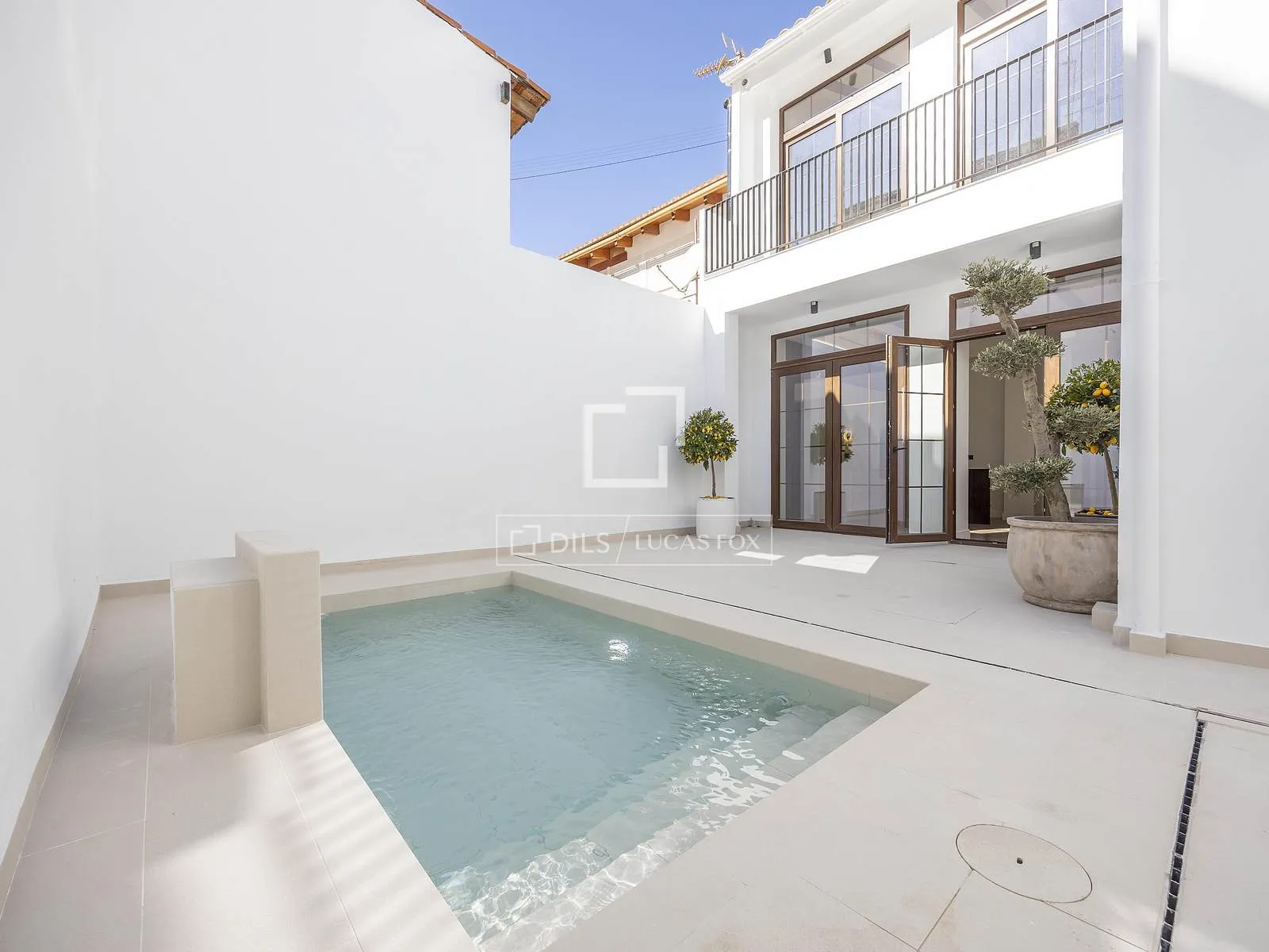 Swimming pool of Flat for sale in  Valencia Capital  with Air Conditioner, Heating and Terrace