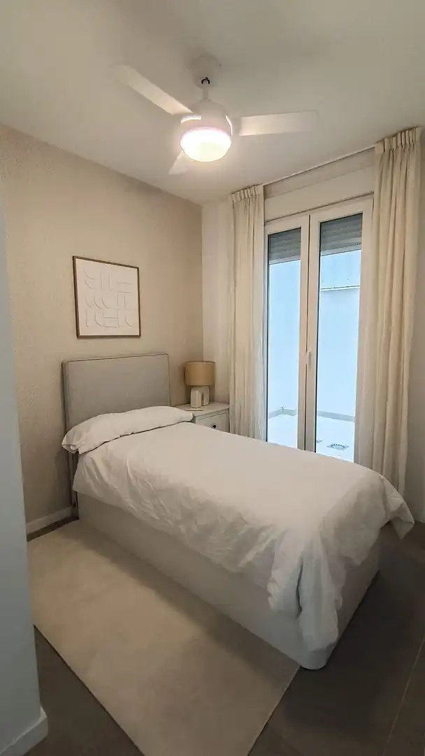 Habitación de Casa adosada en venta en Valencia con Calefacción y Trastero