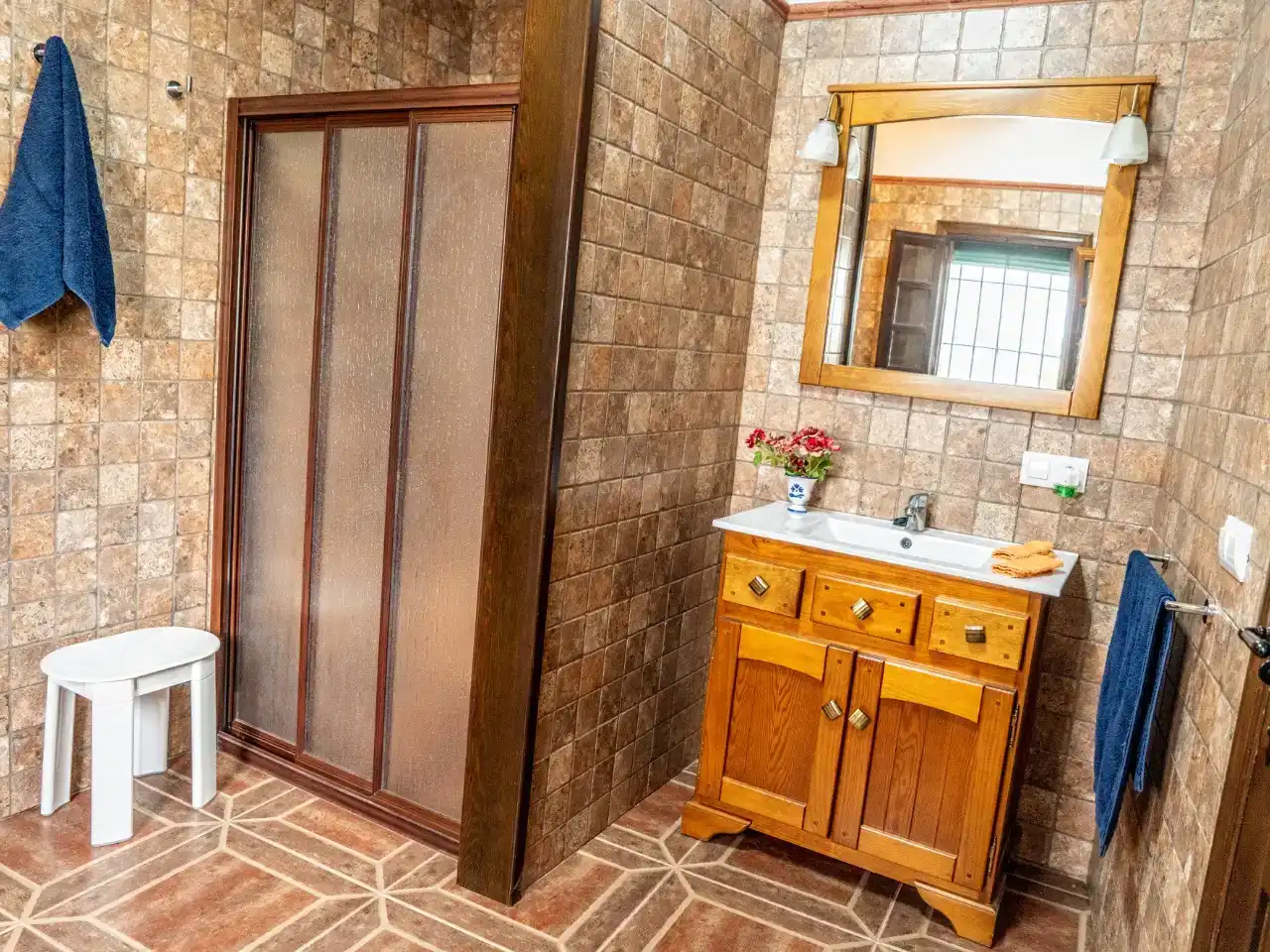 Bathroom of Houses for rent in Iznájar  with Private garden, Storage room and Swimming Pool