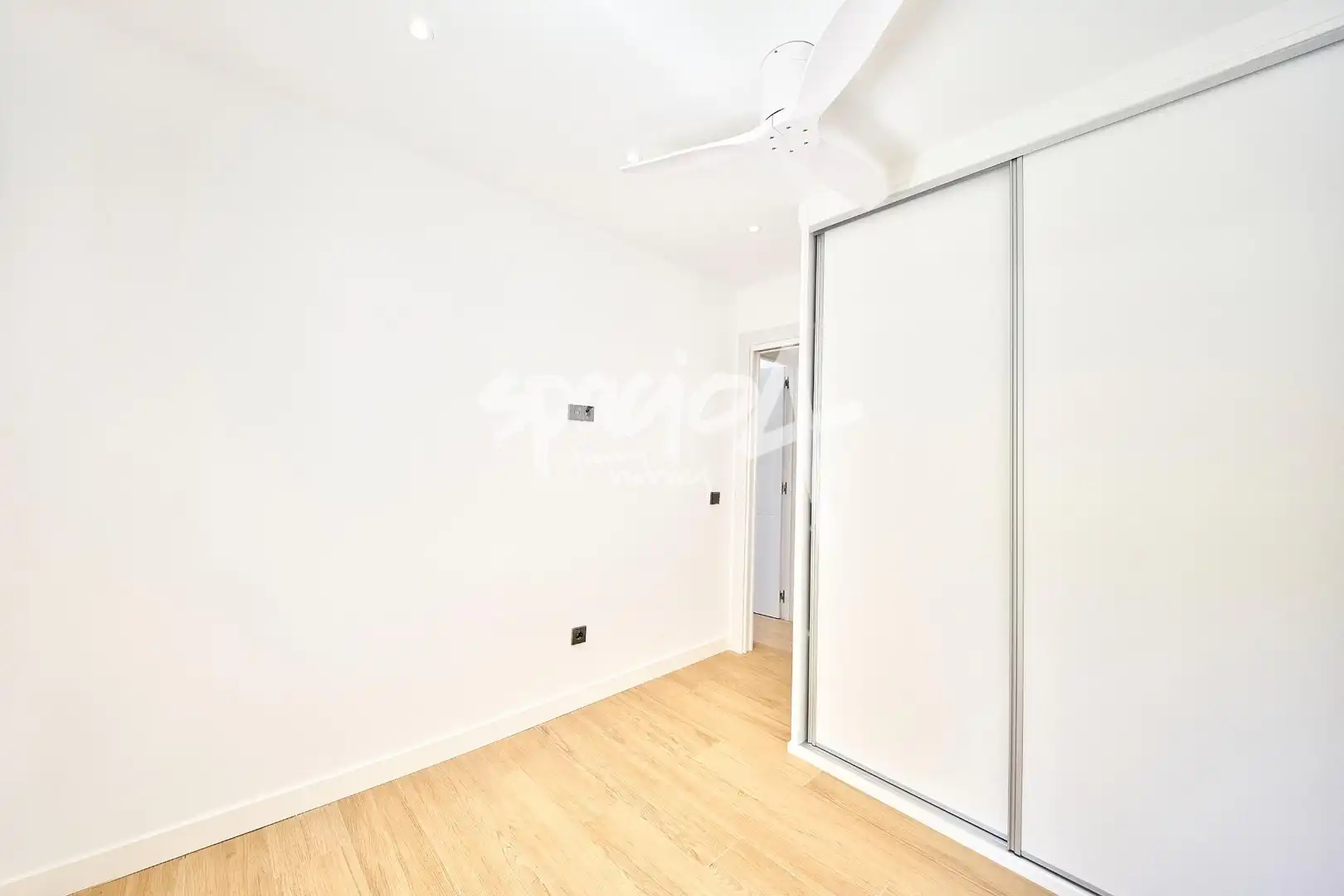 Schlafzimmer von Erdgeschoss zur Miete in Madrid mit Heizung und Alarm