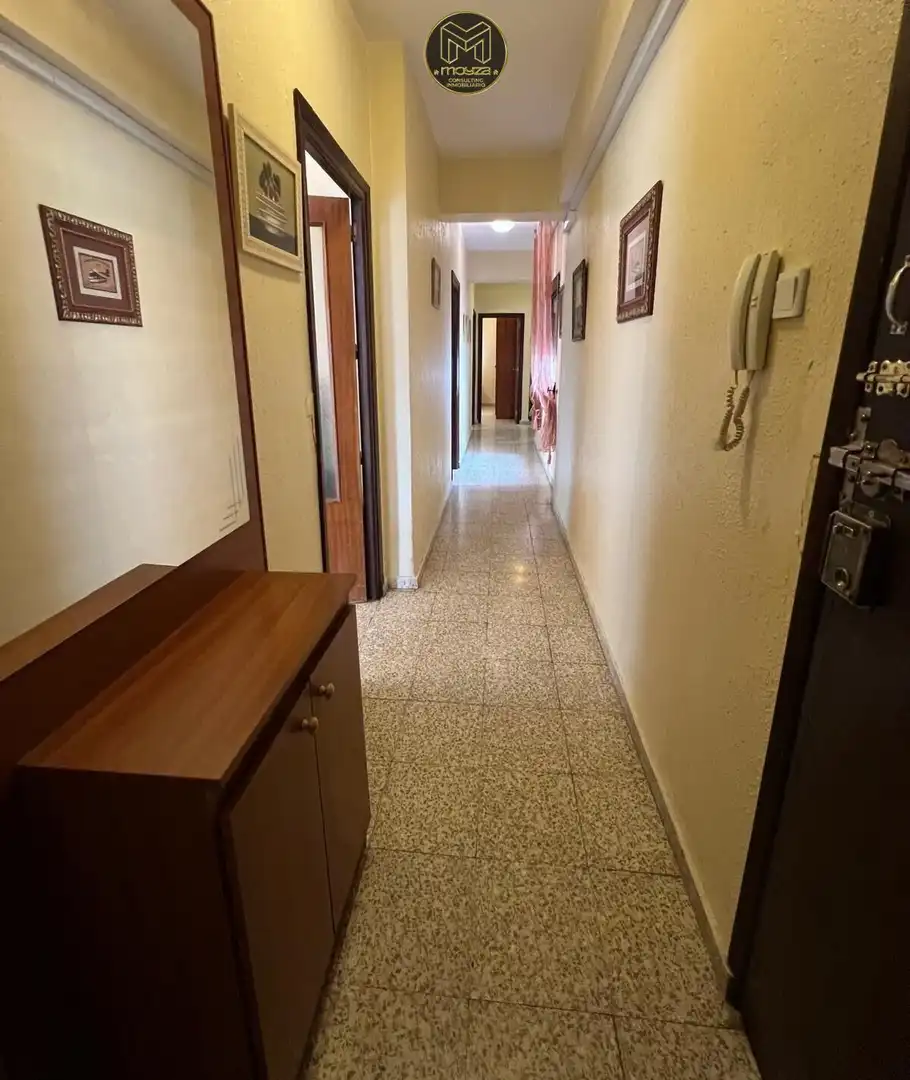 Wohnung zum Verkauf in Linares mit Klimaanlage, Terrasse und Abstellraum