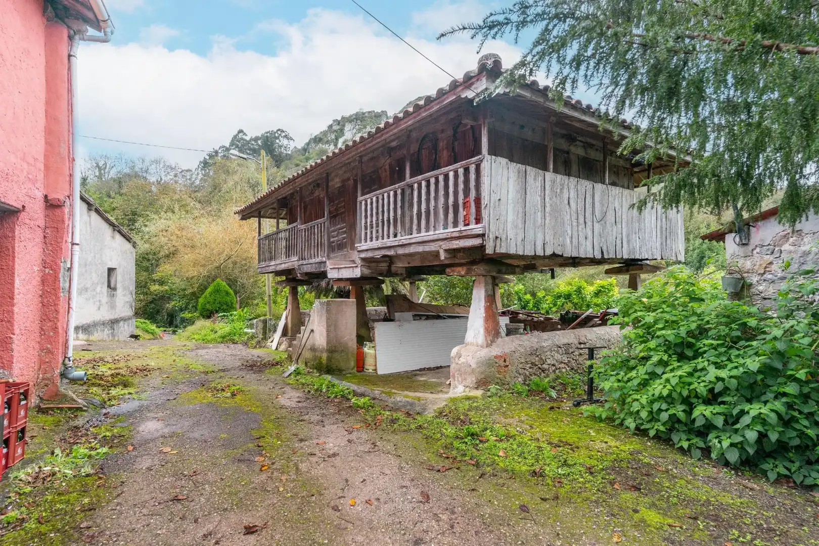 Vista exterior de Casa o xalet en venda en Siero amb Calefacció, Jardí privat i Terrassa