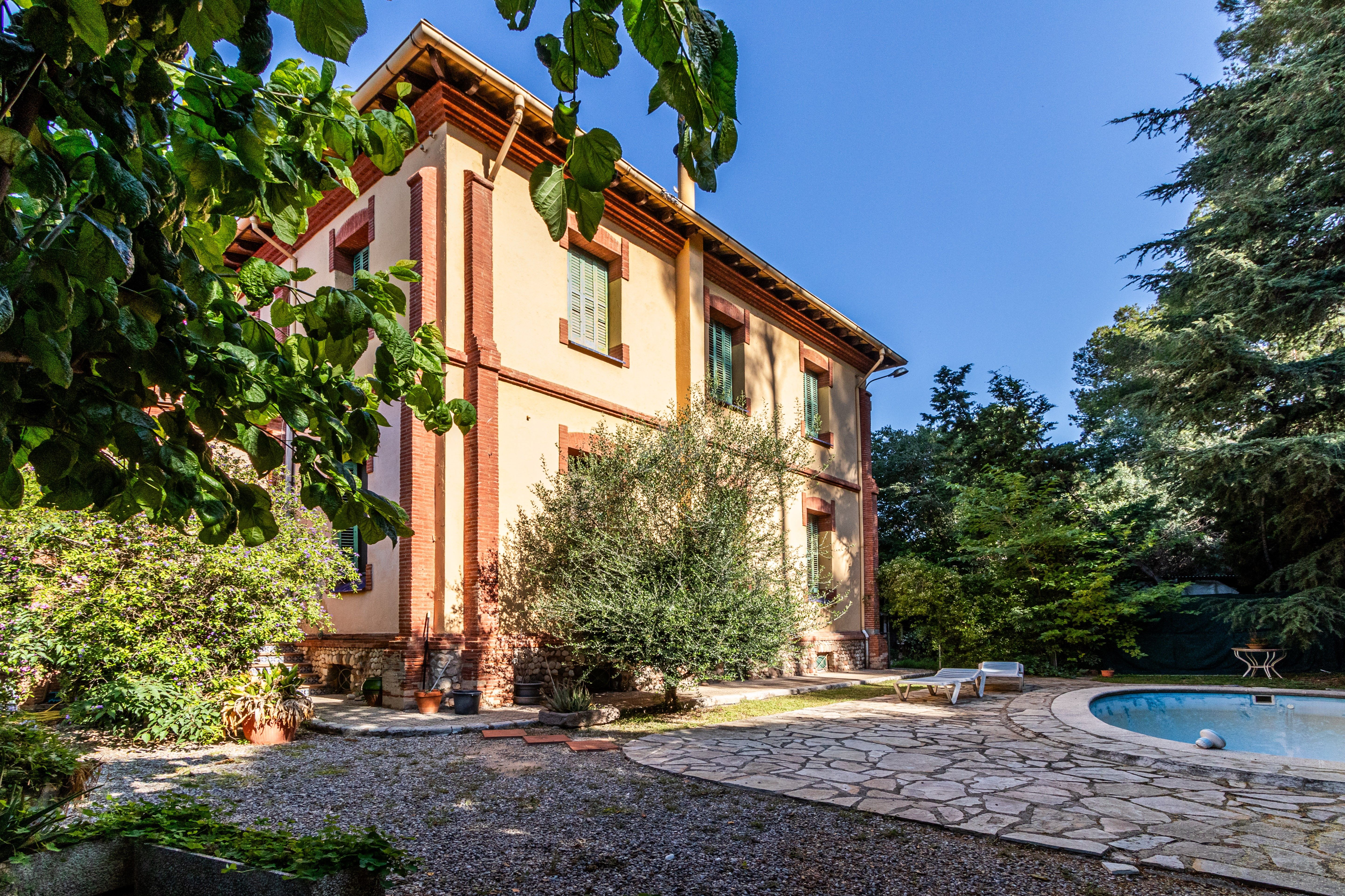 Vista exterior de Finca rústica en venda en Castellar del Vallès amb Calefacció, Terrassa i Piscina
