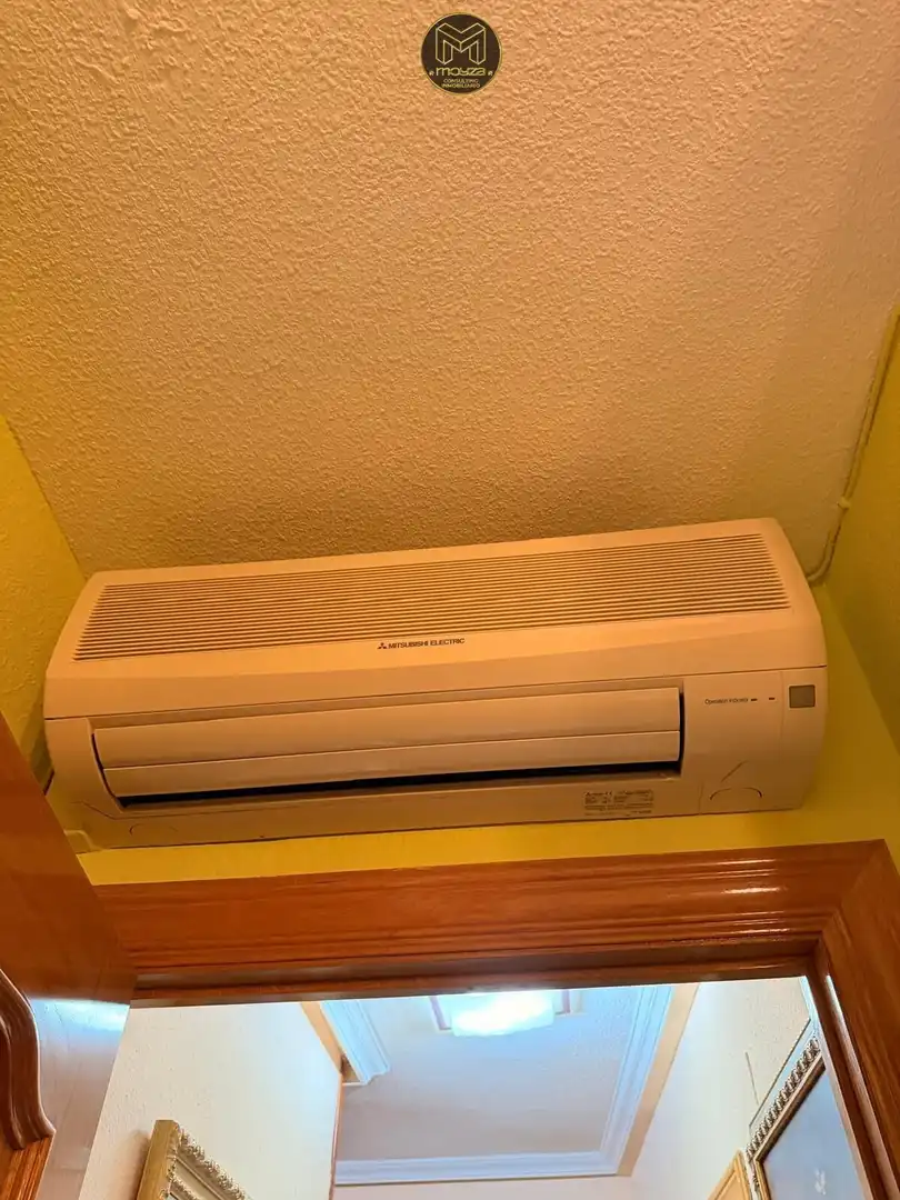Wohnung zum Verkauf in Jaén mit Klimaanlage, Heizung und Privatgarten