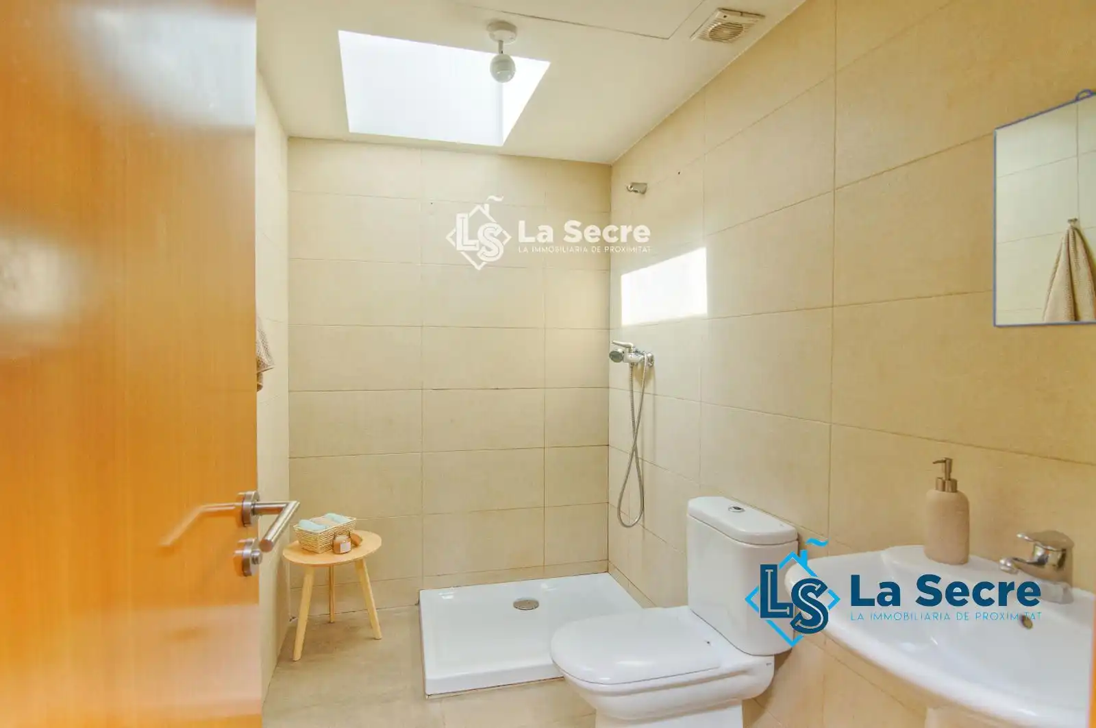 Baño de Piso en venta en Martorell con Aire acondicionado