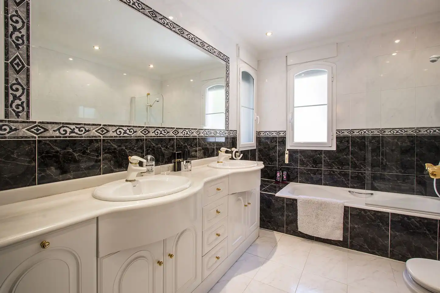 Bathroom of Houses for sale in Jávea / Xàbia  with Air Conditioner, Heating and Private garden