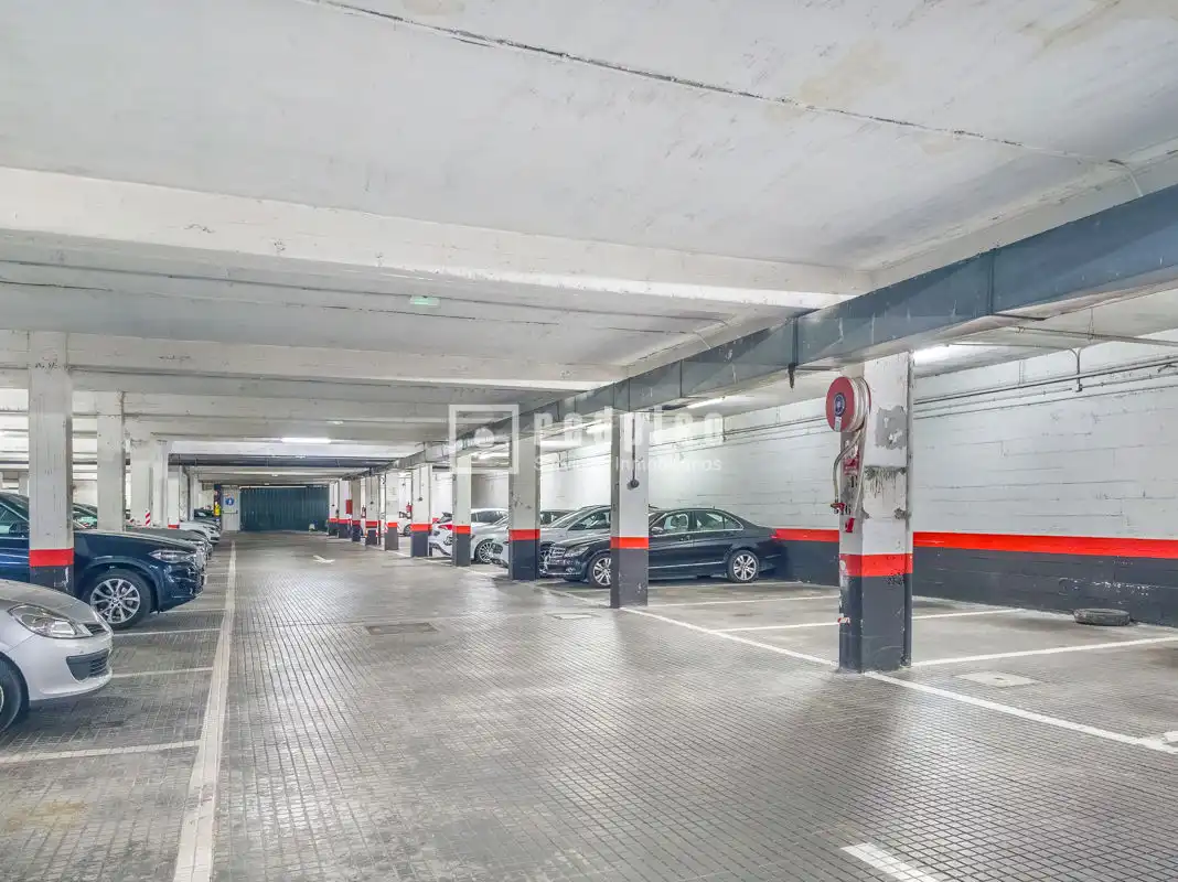 Aparcament de Pis en venda en Madrid amb Aire condicionat, Calefacció i Jardí privat