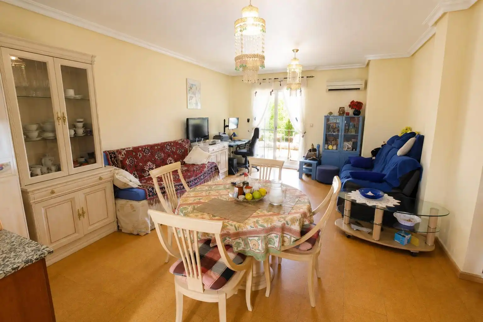 Sala d'estar de Casa o xalet en venda en Orihuela amb Aire condicionat, Jardí privat i Piscina