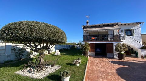 Chalet a 4 vientos a 80 metros de la playa y el puerto Romano, 3 dormitorios y garaje.