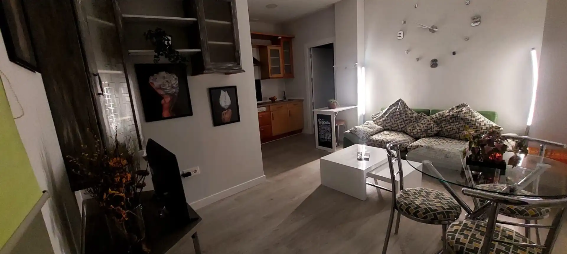 Living room of Flat for sale in Valladolid  with Heating, Parquet flooring and Furnished