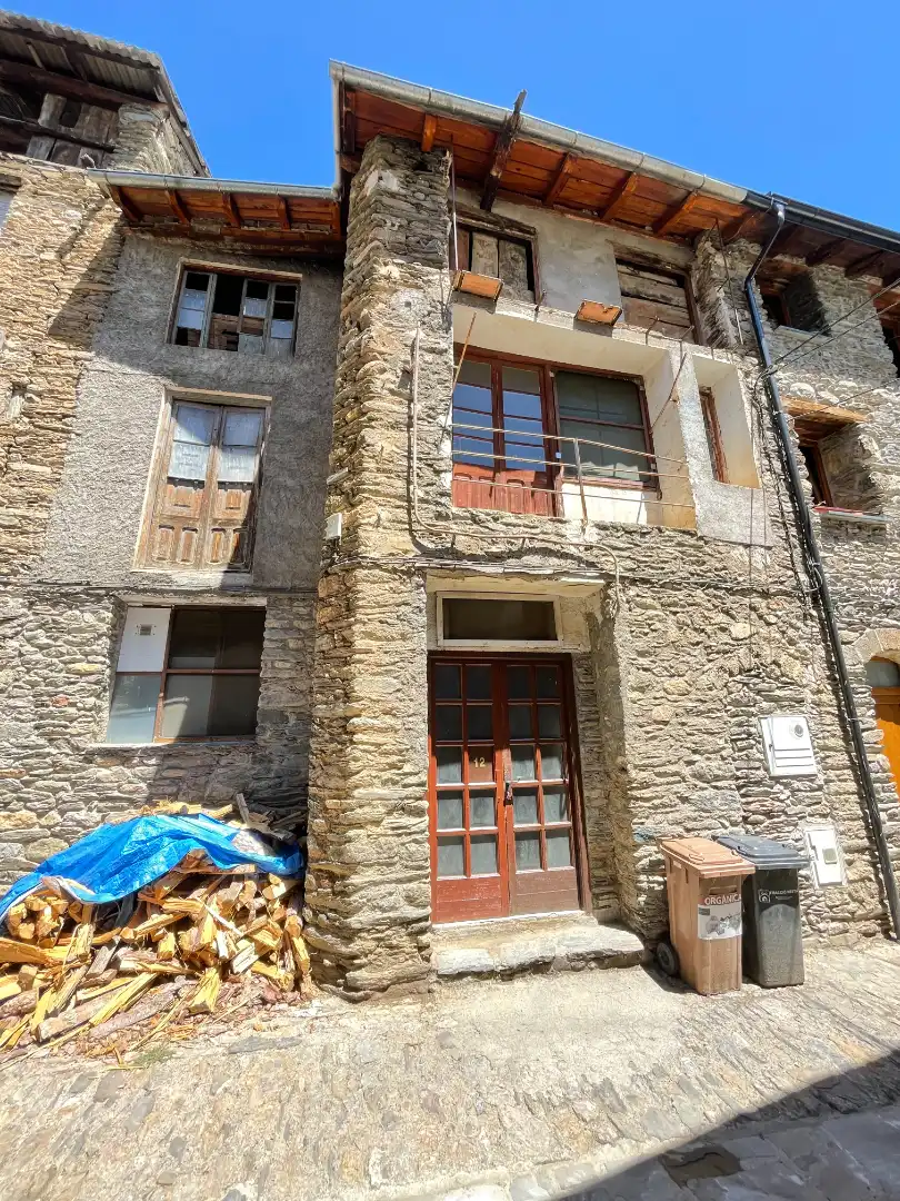 Vista exterior de Local en venta en Rialp