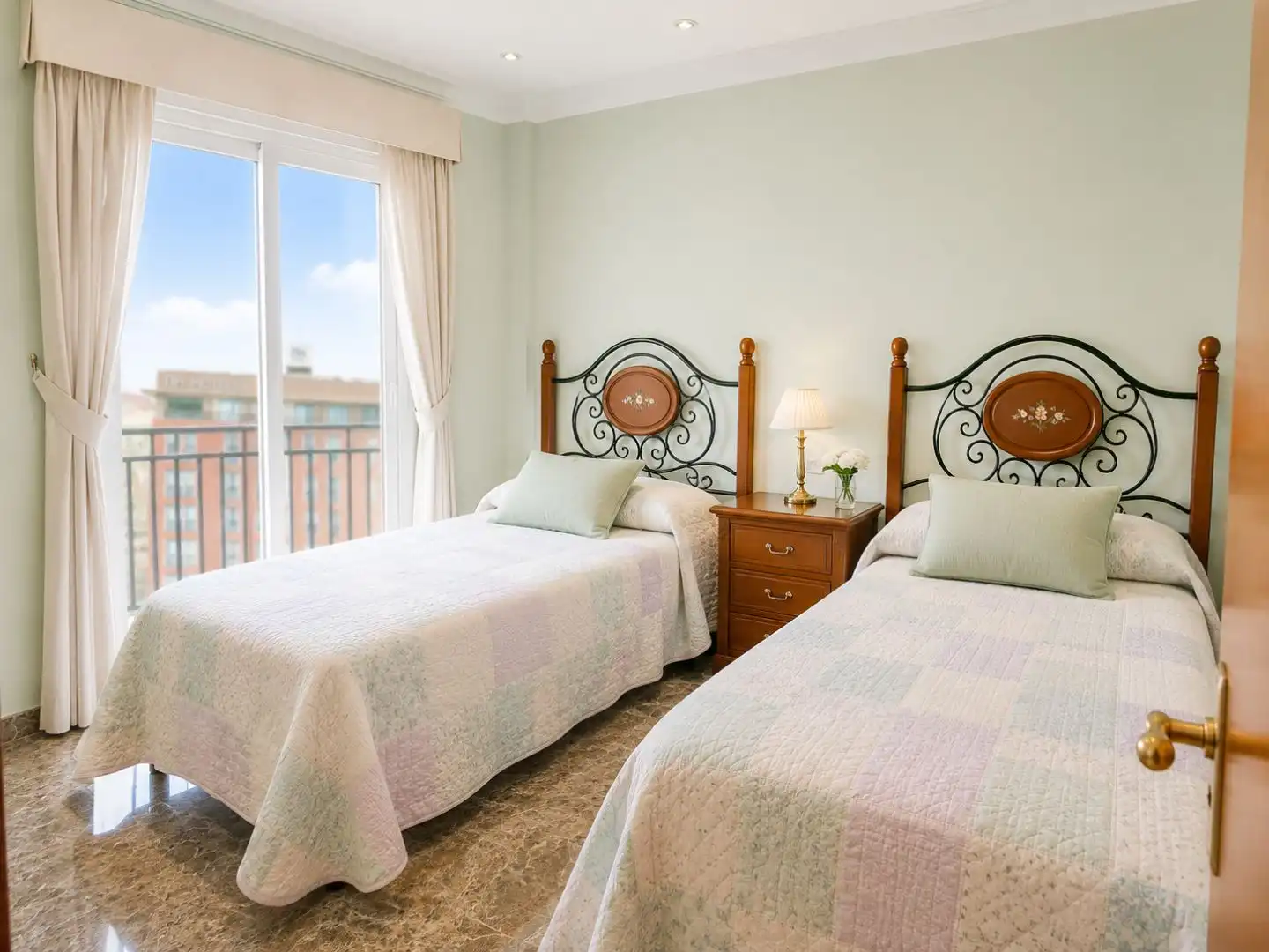 Habitación de Piso de alquiler en Málaga Capital con Aire acondicionado, Terraza y Balcón