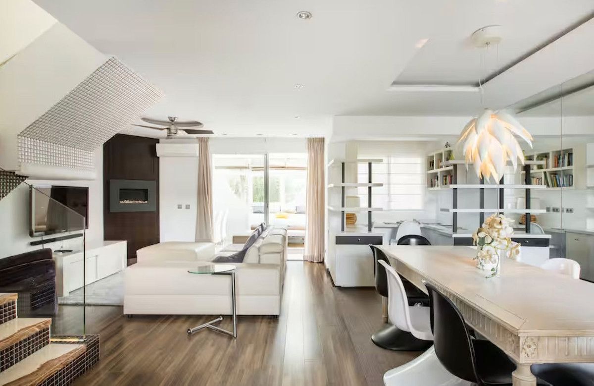 Living room of Single-family semi-detached for sale in Marbella  with Air Conditioner, Furnished and Balcony