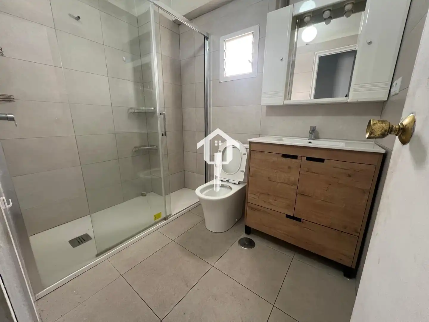 Baño de Piso en venta en Alicante / Alacant con Amueblado y Balcón