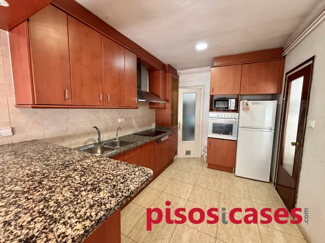 Piso en Venta en Carrer del Doctor Candi Bayés en Remei - La Guixa