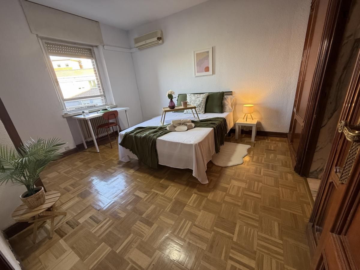 Bedroom of Apartment to share in  Madrid Capital  with Heating, Furnished and Oven