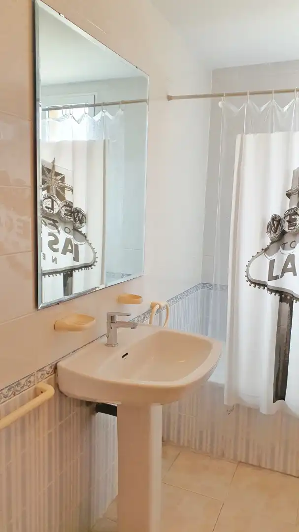 Baño de Apartamento de alquiler en Xeraco con Aire acondicionado, Calefacción y Terraza