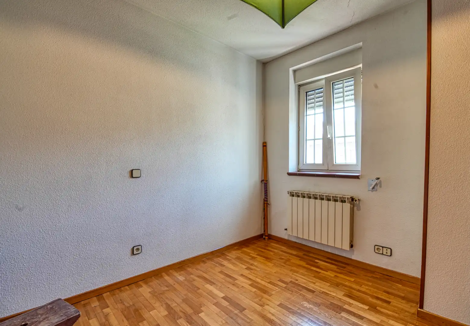 Habitación de Casa adosada en venta en Ávila con Calefacción, Trastero y Amueblado