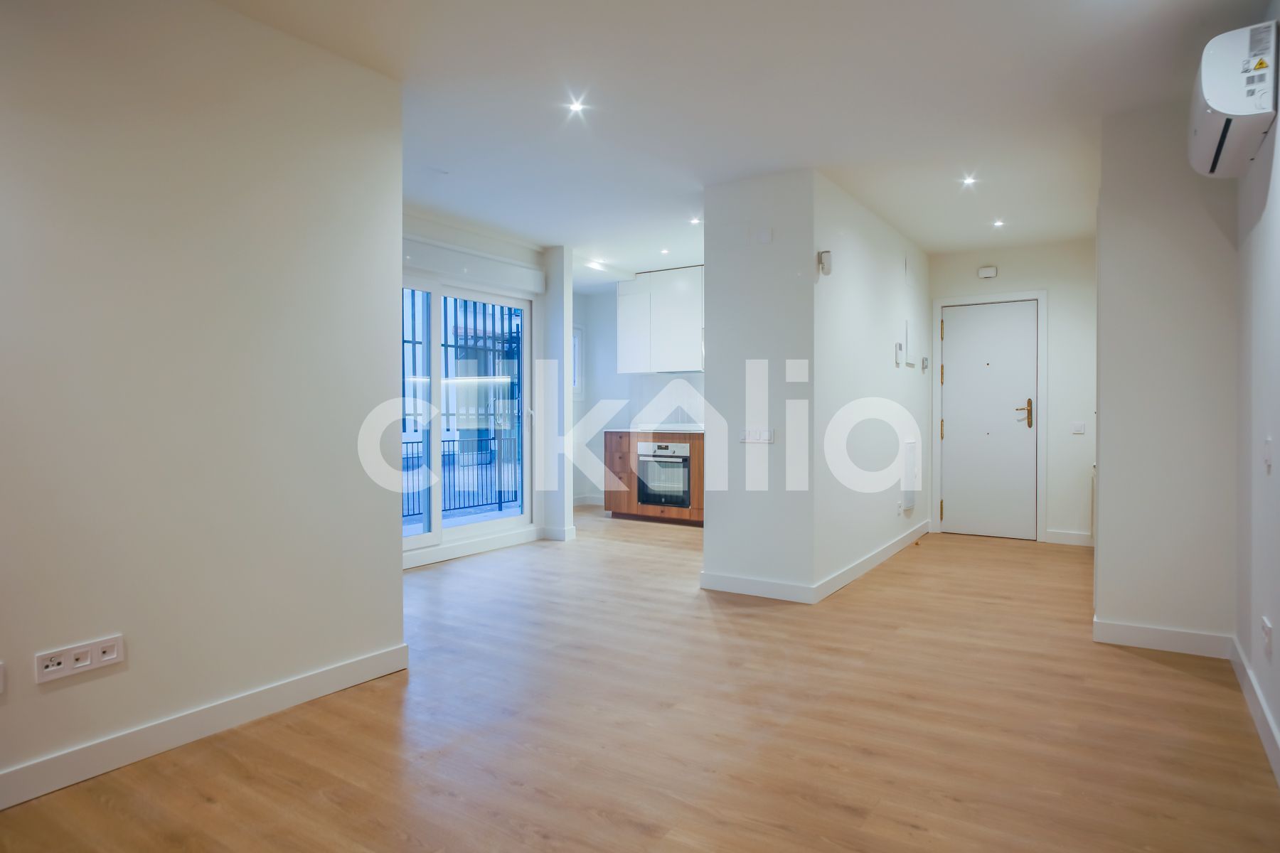 Flat for sale in  Madrid Capital  with Air Conditioner, Heating and Terrace