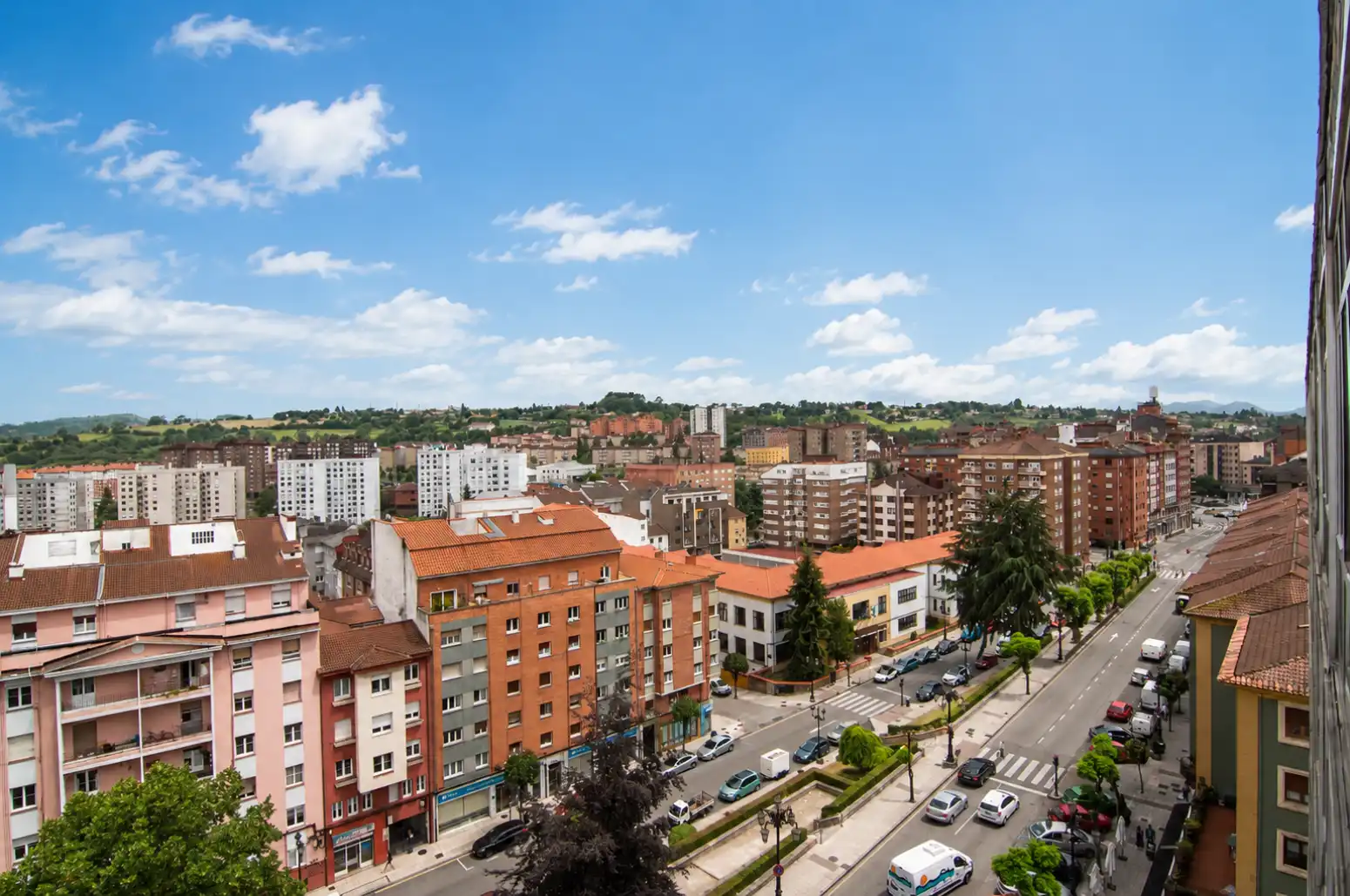 Vista exterior de Piso en venta en Oviedo  con Calefacción y Parquet