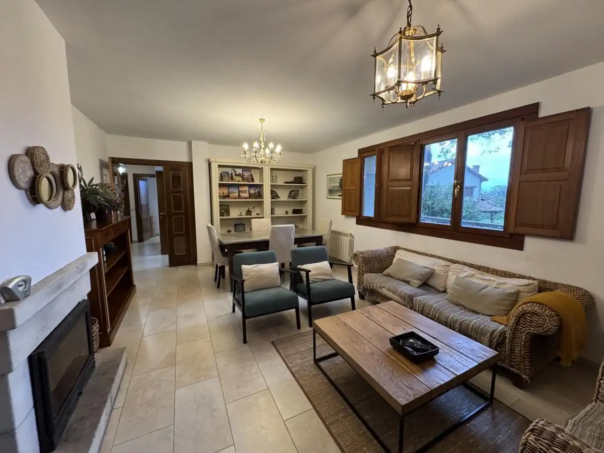 Sala d'estar de Casa o xalet en venda en Llanes amb Calefacció, Jardí privat i Terrassa