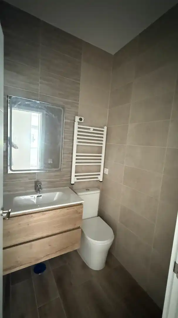 Badezimmer von Wohnungen zum Verkauf in Móstoles mit Waschmaschine