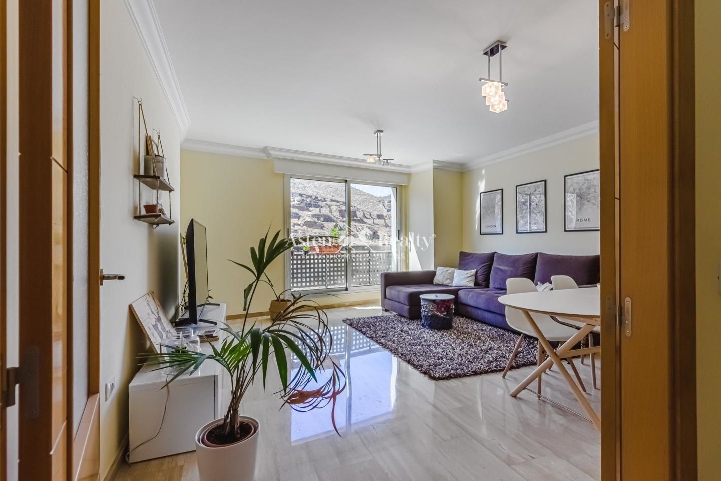 Living room of Apartment for sale in  Santa Cruz de Tenerife Capital  with Air Conditioner and Furnished