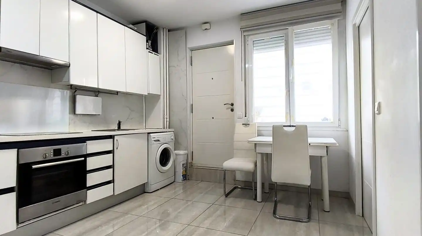 Cocina de Planta baja en venta en Madrid con Aire acondicionado y Amueblado