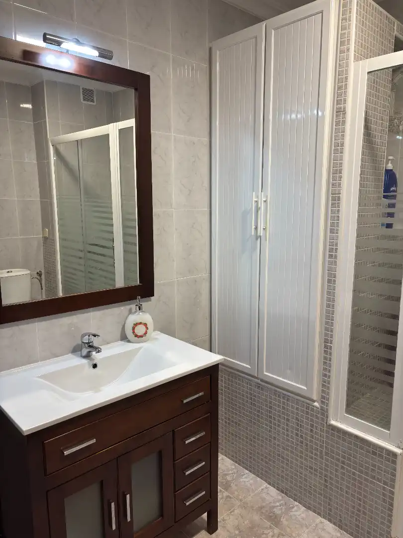 Bathroom of Flat for sale in Sur