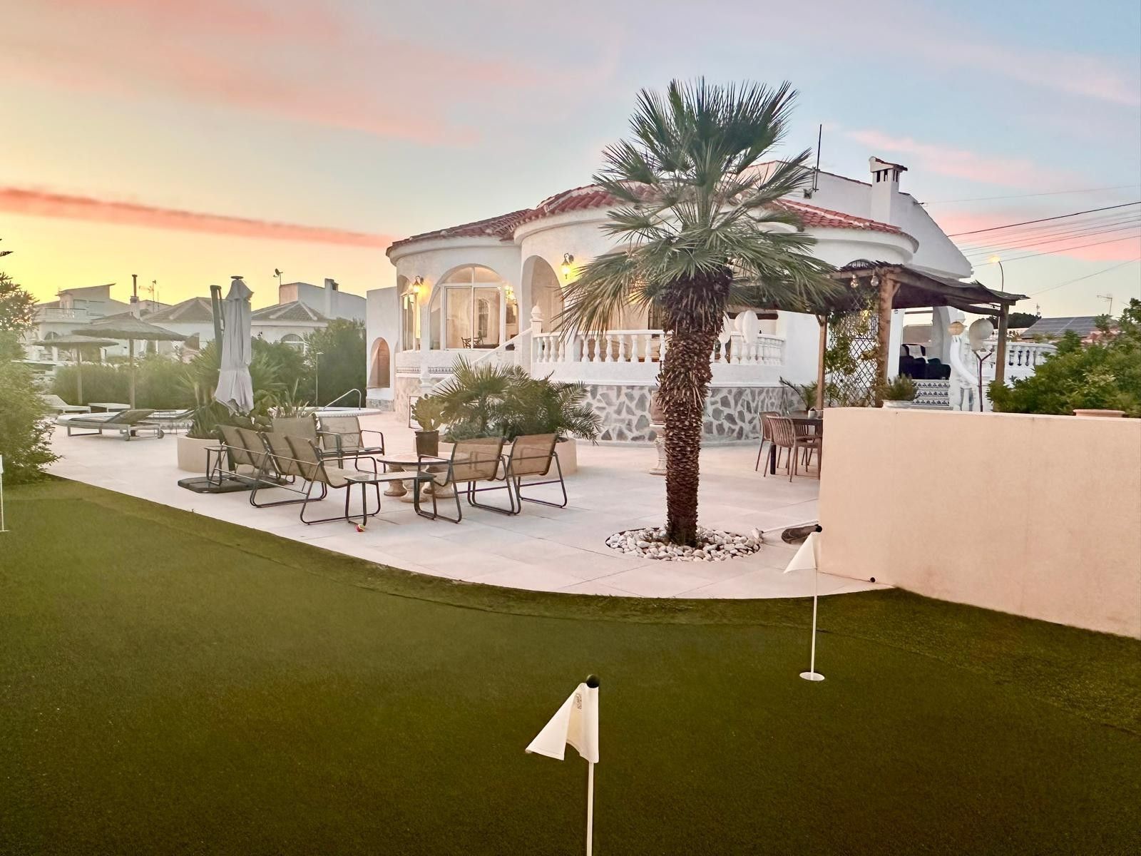 Terrassa de Casa o xalet en venda en Torrevieja amb Aire condicionat, Jardí privat i Piscina