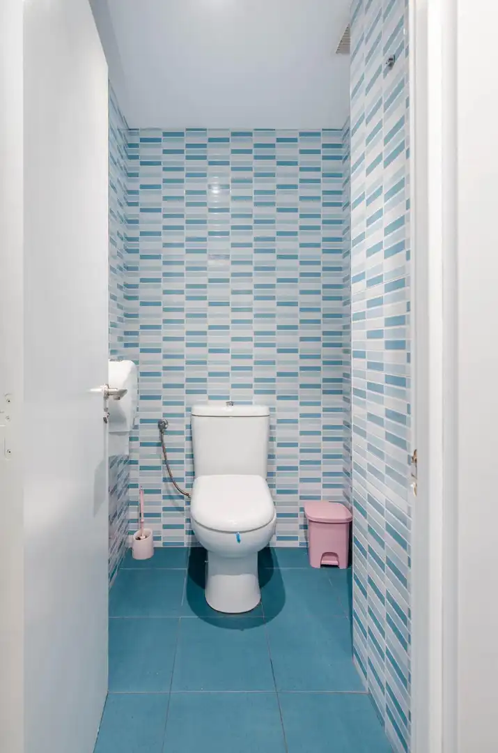 Baño de Local de alquiler en Gijón  con Aire acondicionado