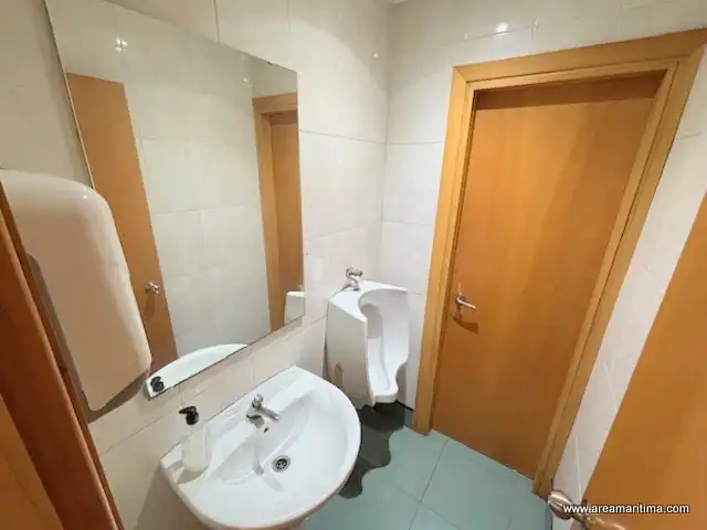 Baño de Local en venta en Valencia con Aire acondicionado y Terraza