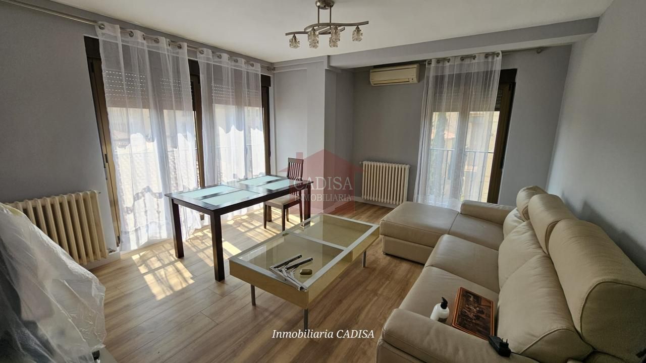 Living room of Flat to rent in Salamanca Capital  with Air Conditioner, Heating and Furnished